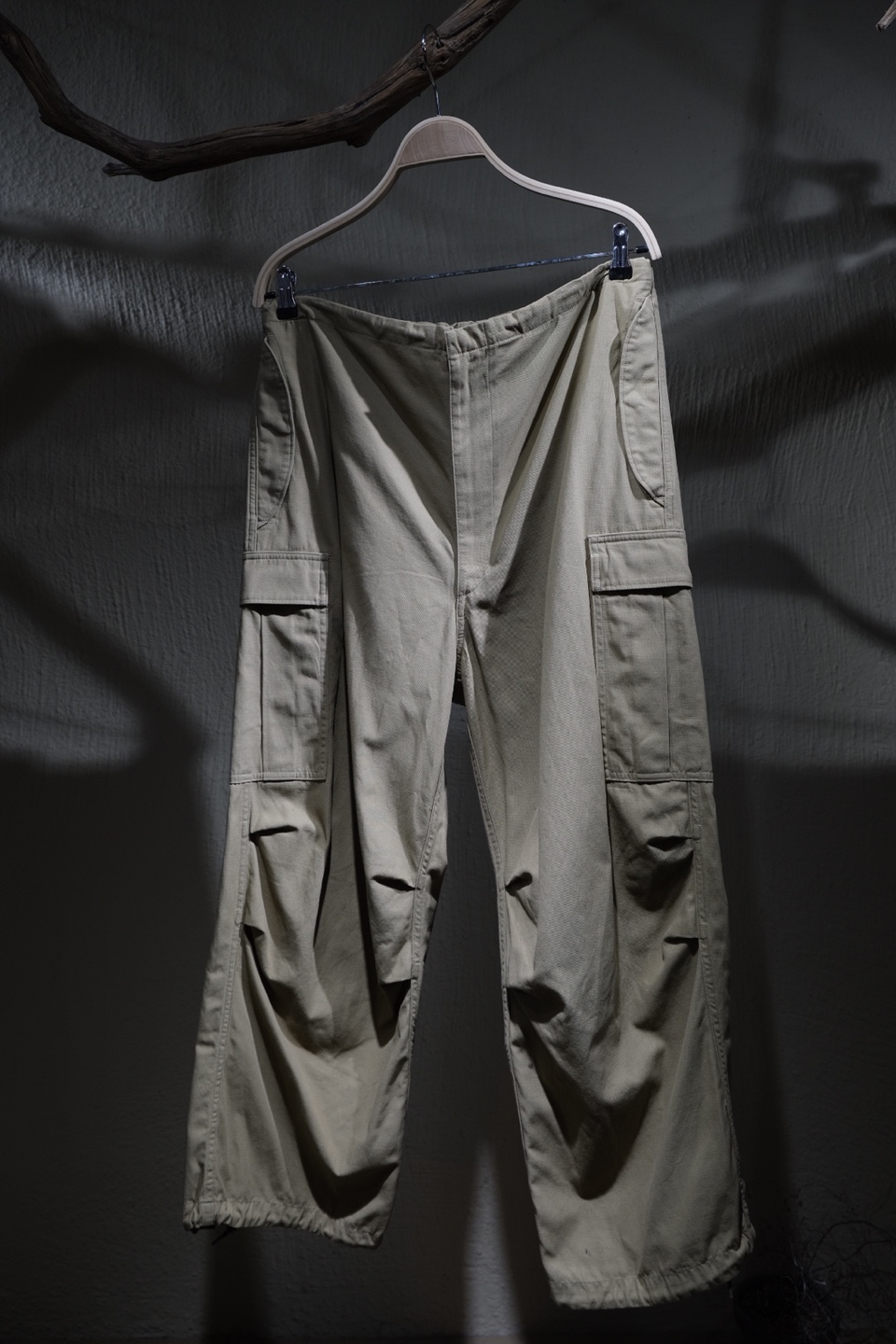 YLEVE 일레브 COTTON LINEN HIGH TWIST GABARDINE M51 Trousers - Khaki