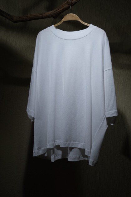 스튜디오 니콜슨 STUDIO NICHOLSON - PIU Back Logo Over Fit T-shirts  - OFF WHITE