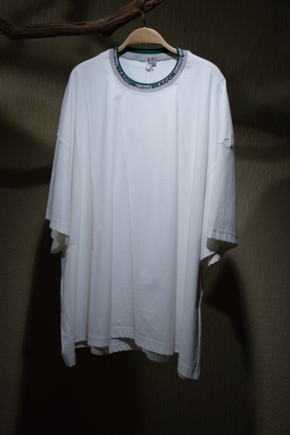 컬러 비콘 Kolor Beacon - Neck Logo Over Fit T-shirts - White