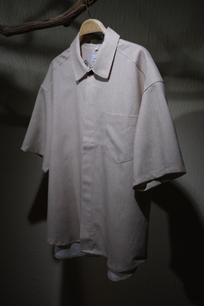 로운 Lownn - Oversized Minimal Shirt Short Sleeve - Beige