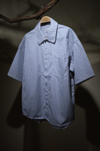 로운 Lownn - Oversized Minimal Shirt Short Sleeve - White/Black/Navy Stripe