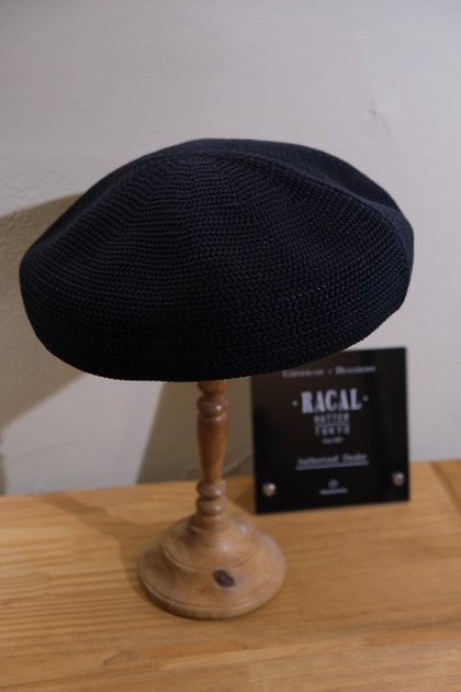 라칼 Racal Back Crochet Style Knit Beret - Black