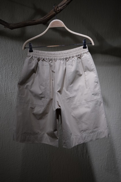 스튜디오 니콜슨 STUDIO NICHOLSON - HELIX Banding Wide Shorts - BISCUIT