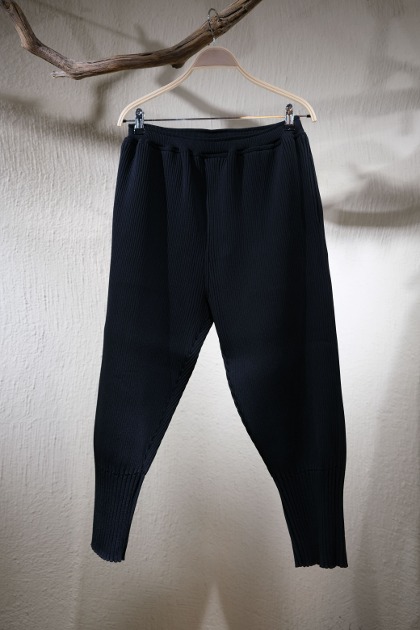 CFCL 씨에프씨엘 - FLUTED PANTS 2 - Black