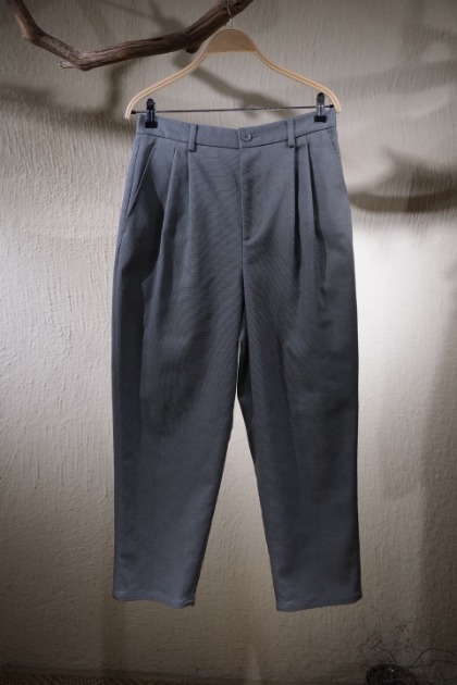 Digawel 디가웰 2 TUCK TAPERED TROUSERS - Grey