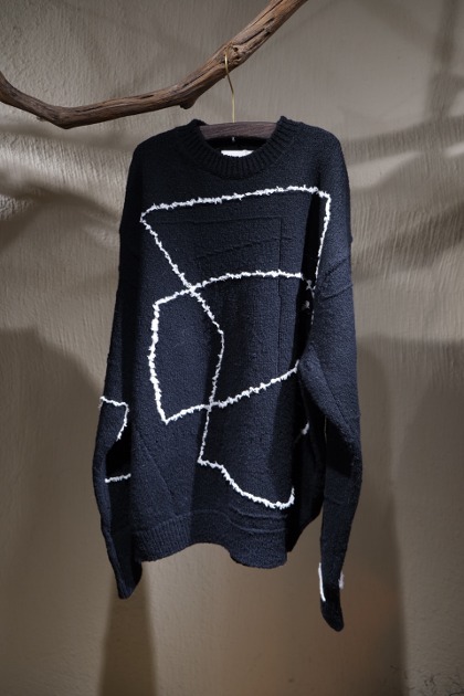 Yoke Tokyo 요크 도쿄 - CONTINUOUS LINE EMBROIDERY SWEATER - Black
