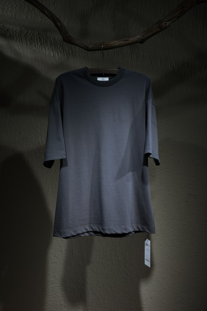 [Restock] 에이톤 도쿄 Aton Tokyo FRESCA PLATE OVERSiZED T-SHIRT- Charcoal Grey