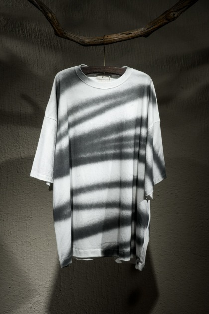 Yoke Tokyo 요크 도쿄 Spray Printed Boder T-Shirt - White