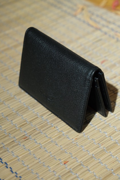 요지 야마모토 Discord by Yohji Yamamoto - Gusset Card Holder (Grained Leather) - Black