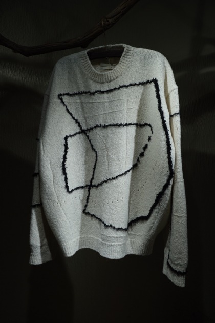 Yoke Tokyo 요크 도쿄 - CONTINUOUS LINE EMBROIDERY SWEATER - Ivory